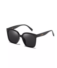 Load image into Gallery viewer, SEEKING ADVENTURE SUNGLASSES BLACK