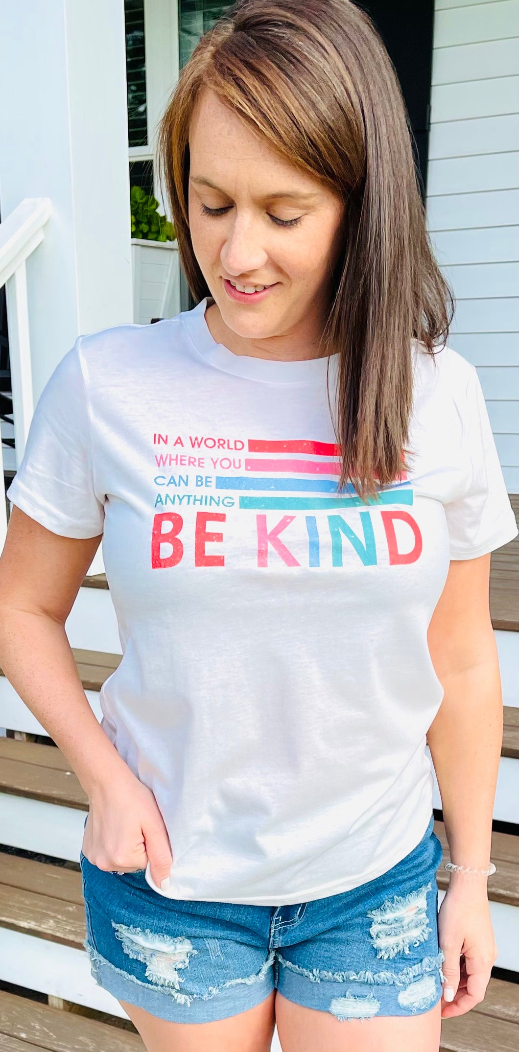 BE KIND GRAPHIC TEE