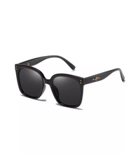 Load image into Gallery viewer, SEEKING ADVENTURE SUNGLASSES BLACK
