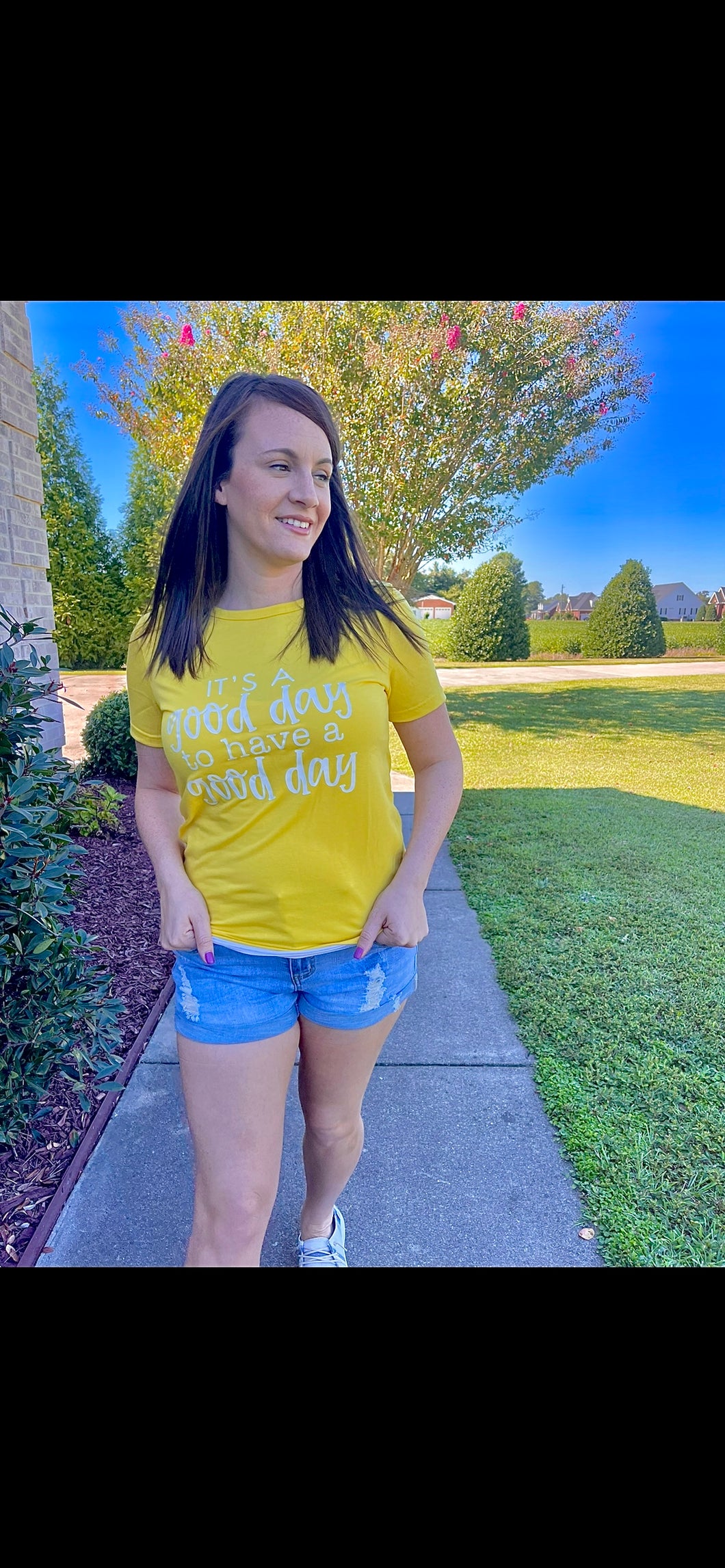 ITS A GOOD DAY TO BE A GOOD DAY YELLOW GRAPHIC TEE